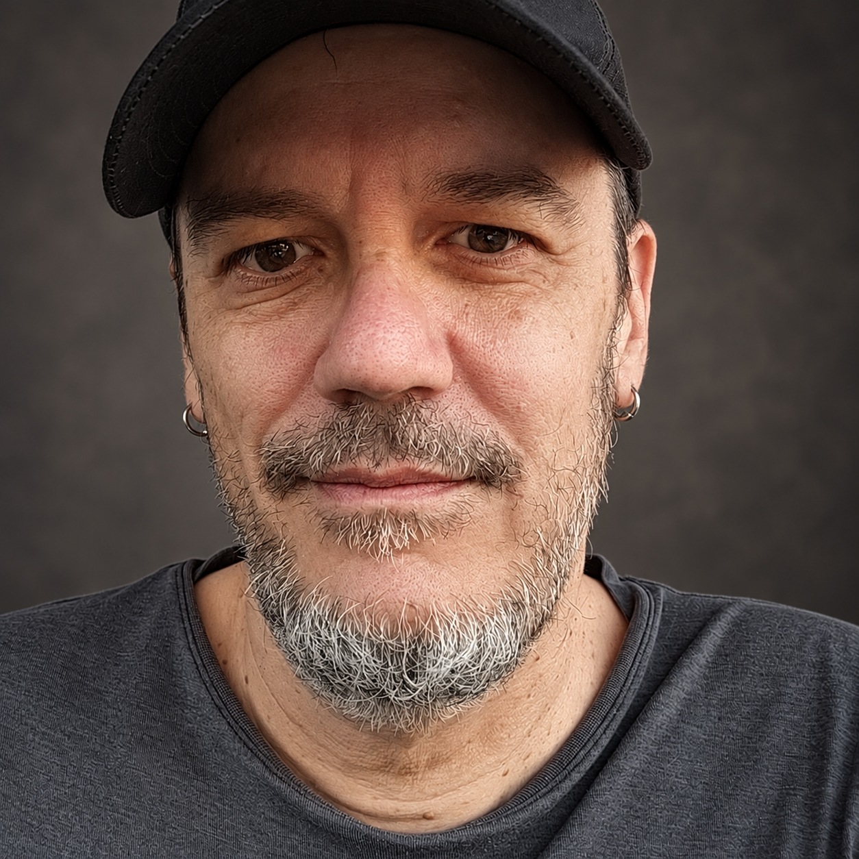 Portrait de Sébastien Théorêt, auteur des Éditions Elvyon